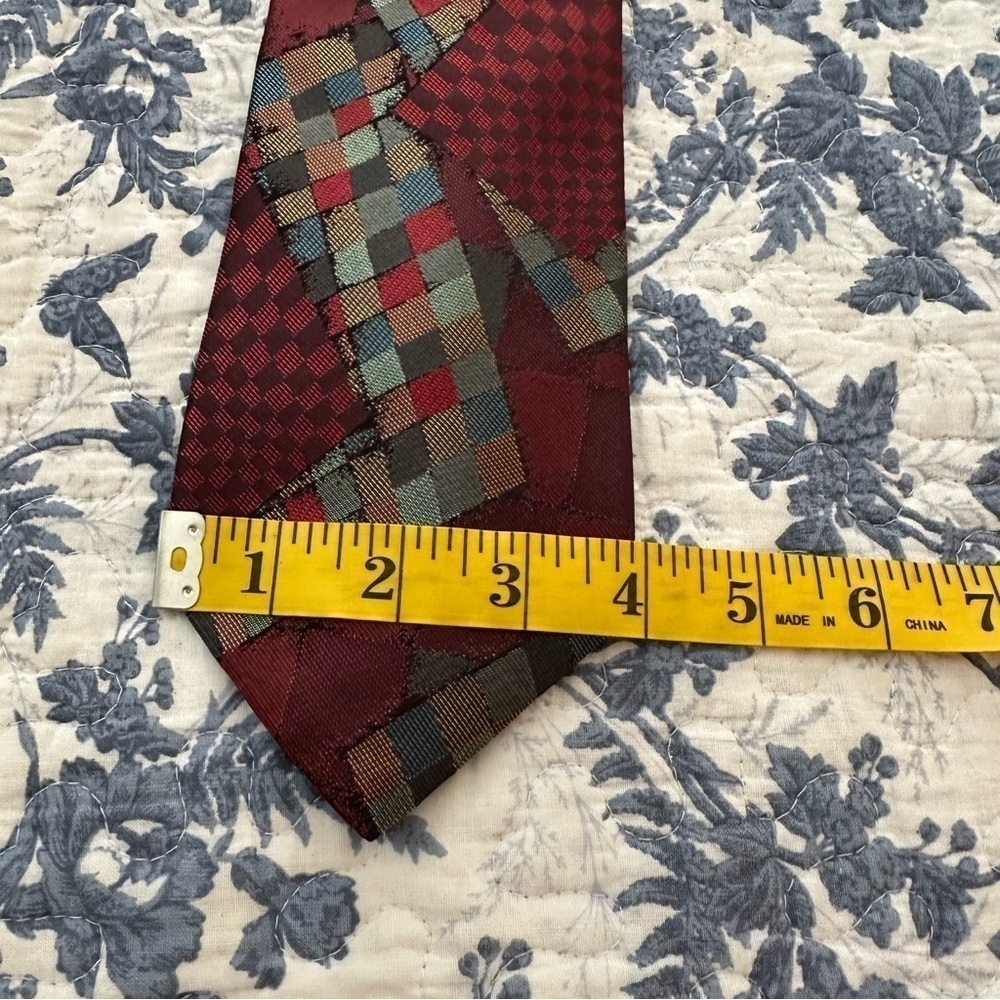 Bugatti Tie Italian Silk Artsy Patchwork Patterned Print Burgandy & Gray 56”x4” - Picture 12 of 12